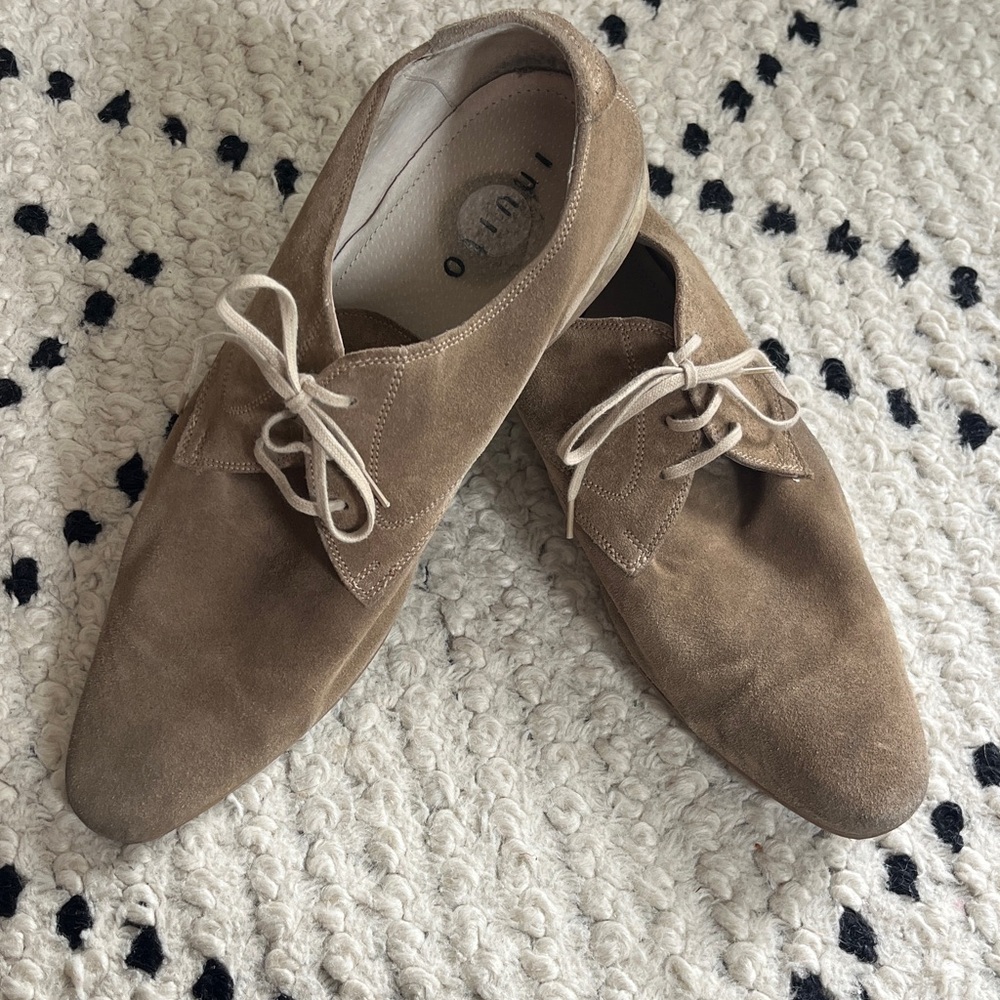 Invito men’s Tan Suede Oxfords